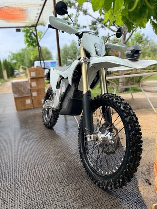 STARK FUTURE VARG — Enduro Eléctrica | 80cv