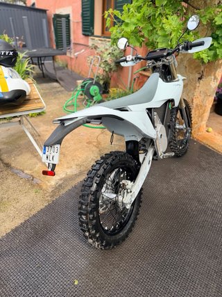 STARK FUTURE VARG — Enduro Eléctrica | 80cv