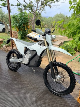STARK FUTURE VARG — Enduro Eléctrica | 80cv