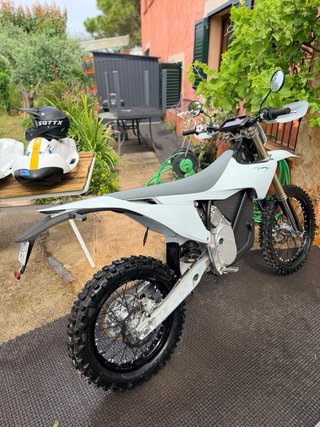 STARK FUTURE VARG — Enduro Eléctrica | 80cv