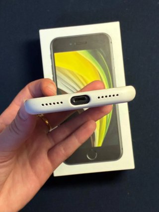 iPhone SE (2020)