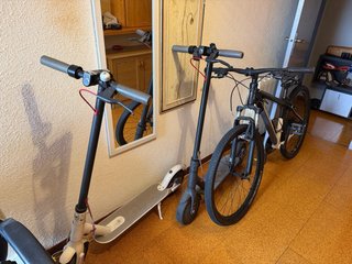 Patinetes eléctricos y bicicleta