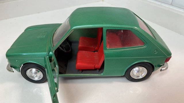 Seat 127 1:18 Sanchis