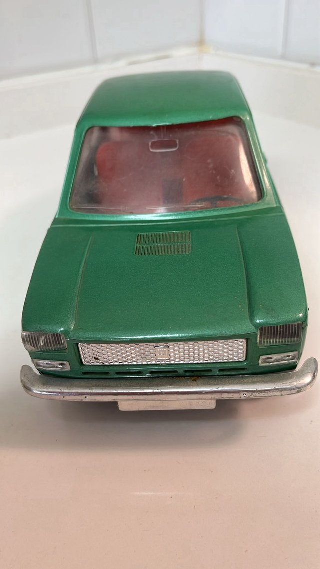 Seat 127 1:18 Sanchis