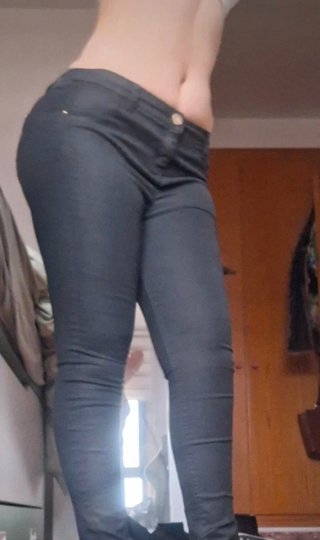 Pantalón pitillo tiro bajo negro