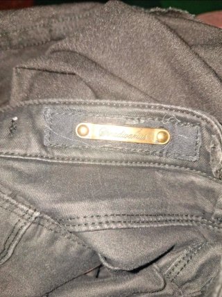 Pantalón pitillo tiro bajo negro