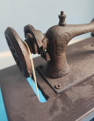 Máquina de Coser Antigua Miniatura (Réplica)