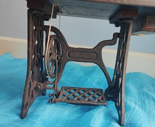 Máquina de Coser Antigua Miniatura (Réplica)