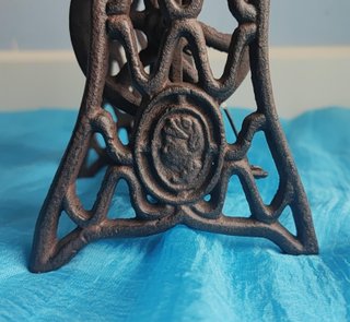 Máquina de Coser Antigua Miniatura (Réplica)