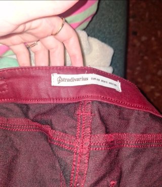 Pantalón pitillo tiro bajo rojo