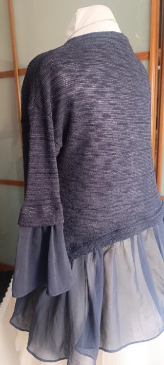 Jersey azul marino ( colgante no incluido)