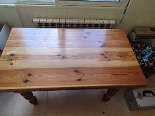 Mesa de madera maciza con 2 cajones