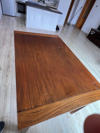Mesa de comedor de madera