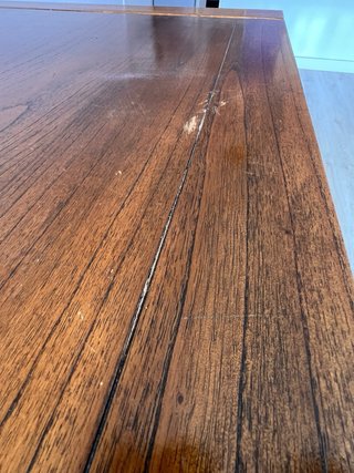 Mesa de comedor de madera