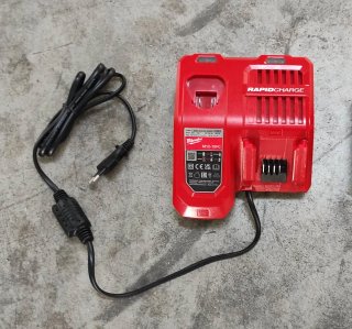 Caricabatterie Rapido Milwaukee M12-18FC