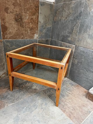Mesita auxiliar madera y vidrio