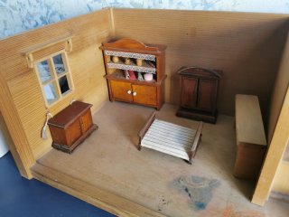 Casa de muñecas de madera