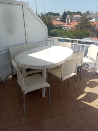 Mesa de jardín ovalada de plástico