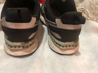 Zapatillas Puma Negras y Grises