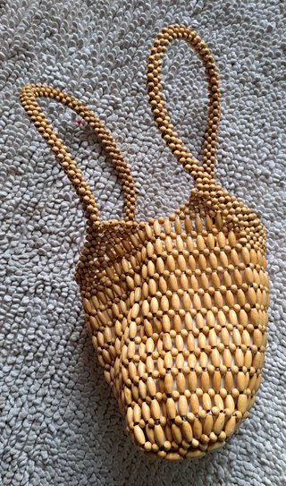 Bolso artesanal cuentas madera natural