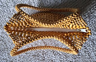 Bolso artesanal cuentas madera natural