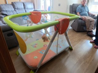 Parque infantil Brevi con accesorios
