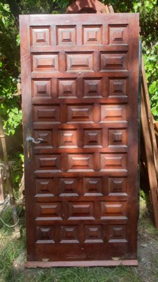 Puerta castellana madera maciza antigua con marco