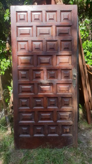 Puerta castellana madera maciza antigua con marco