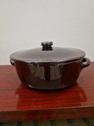 Tegame in terracotta con coperchio