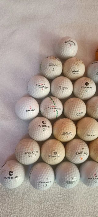 51 pelotas de golf.
