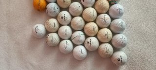 51 pelotas de golf.