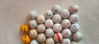51 pelotas de golf.