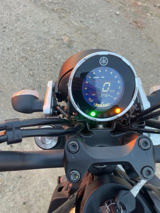 Yamaha XSR 125 Negra y Dorada