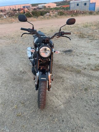 Yamaha XSR 125 Negra y Dorada