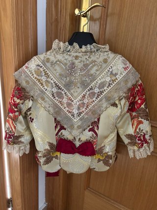 Traje de Fallera Beige y Rojo