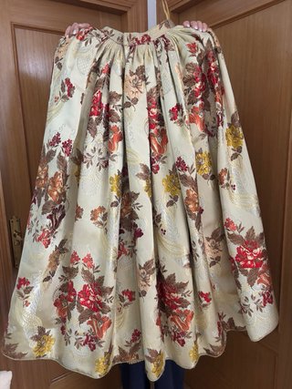 Traje de Fallera Beige y Rojo