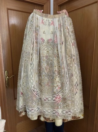 Traje de Fallera Beige y Rojo