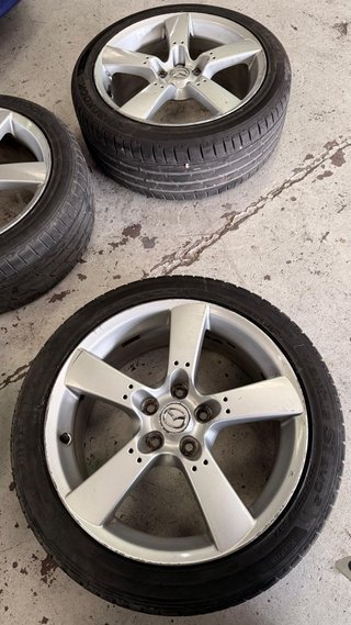 Llantas Mazda RX8 con neumáticos