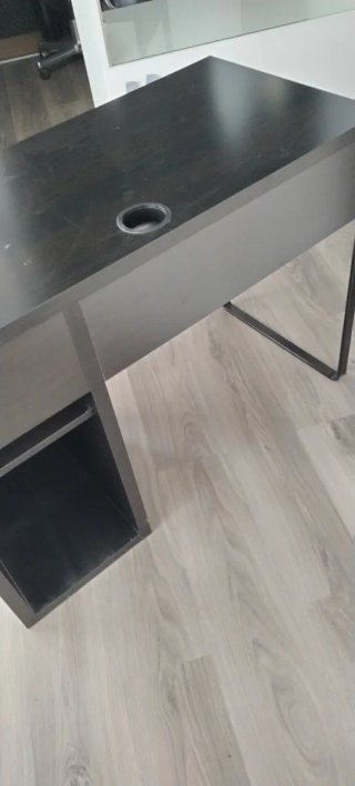 Escritorio marrón madera y metal