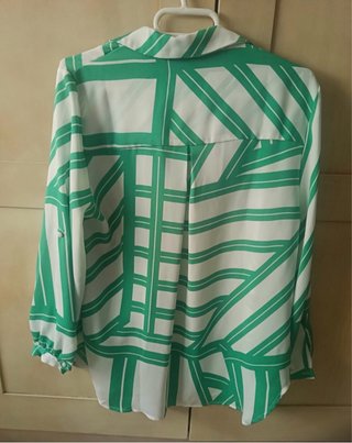 Blusa Nuria Cobo verde y blanca talla S