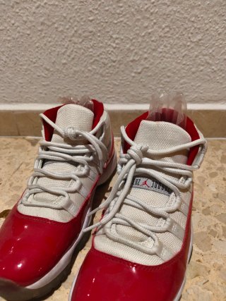 Sneakers Jordan 11 Bianche e Rosse