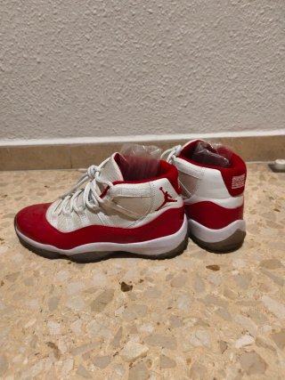 Sneakers Jordan 11 Bianche e Rosse