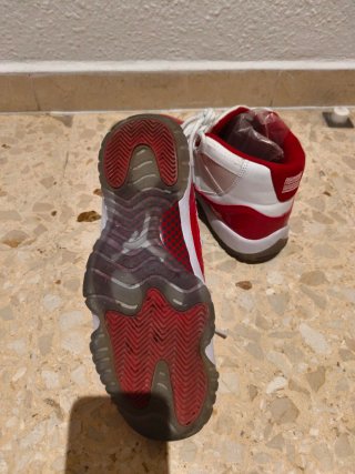 Sneakers Jordan 11 Bianche e Rosse