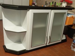 Mueble de cocina blanco y negro