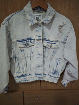 Chaqueta vaquera desgastada