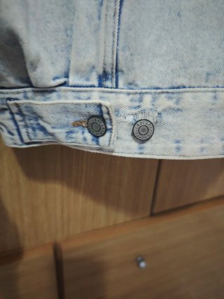Chaqueta vaquera desgastada