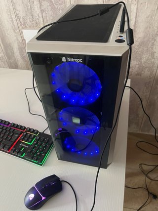 PC Gaming Nitro con Teclado, Ratón y Monitor