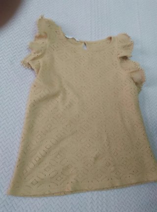 Blusa amarilla de chica con volantes