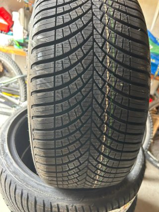 Neumáticos Goodyear Vector 4 Seasons 215/40R18 89W