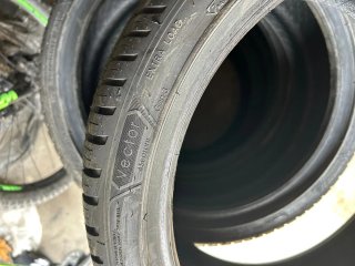 Neumáticos Goodyear Vector 4 Seasons 215/40R18 89W